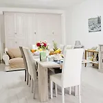 D'orleans Oda ve Kahvaltı 4*